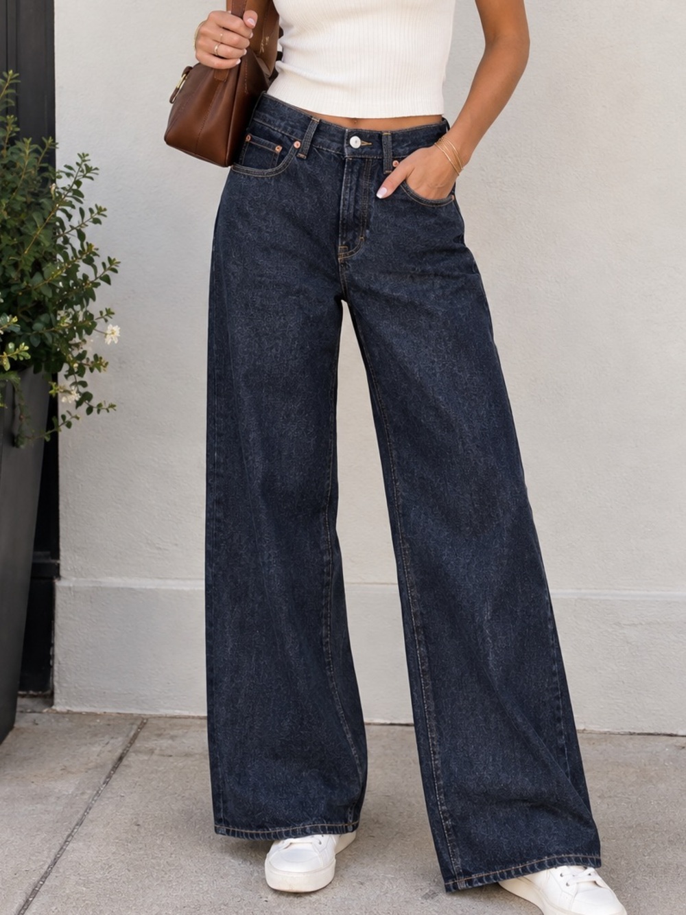Universal Thread Cotton Indigo Mid-Rise Vintage Wide Leg Button Fly Jeans